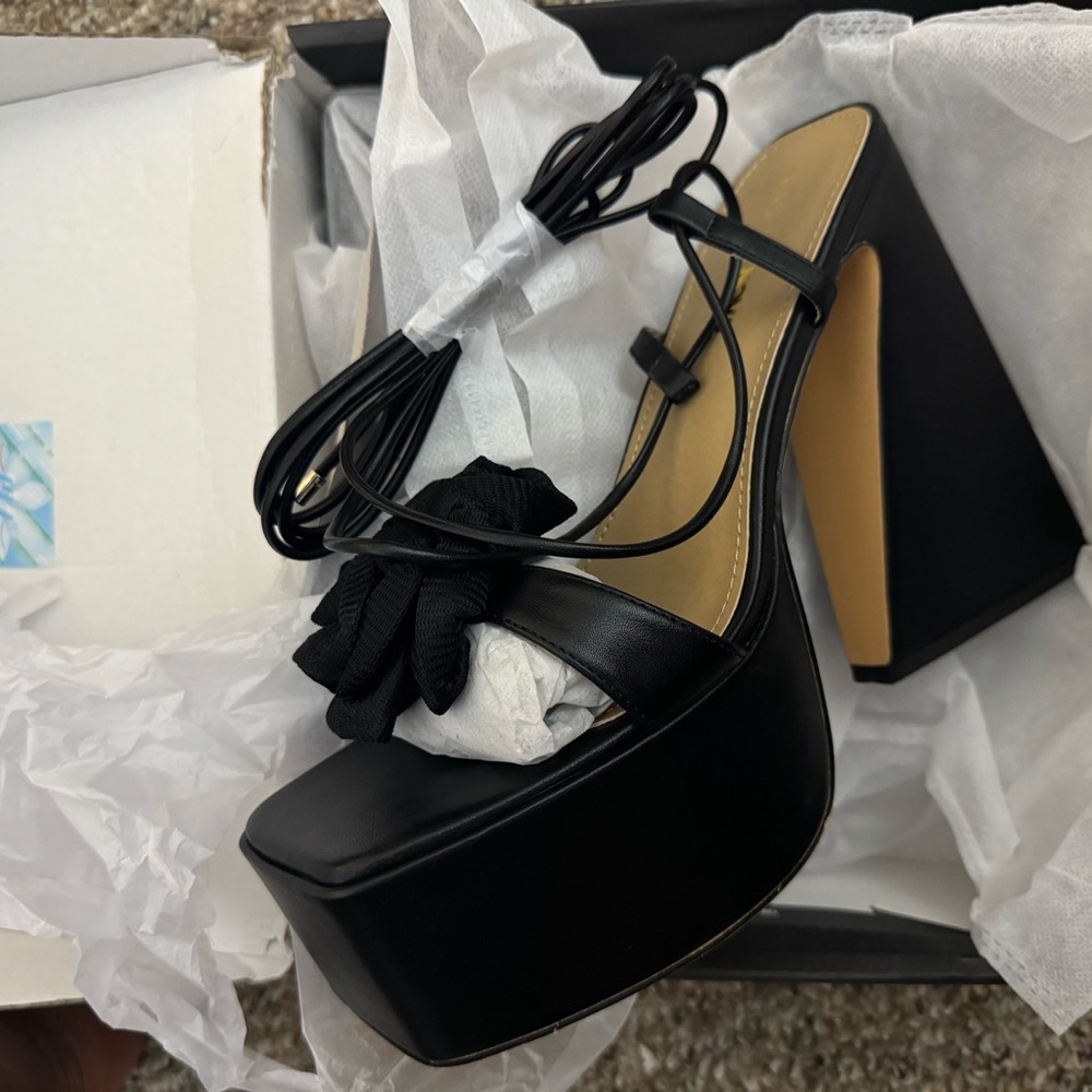 Cute black shoes